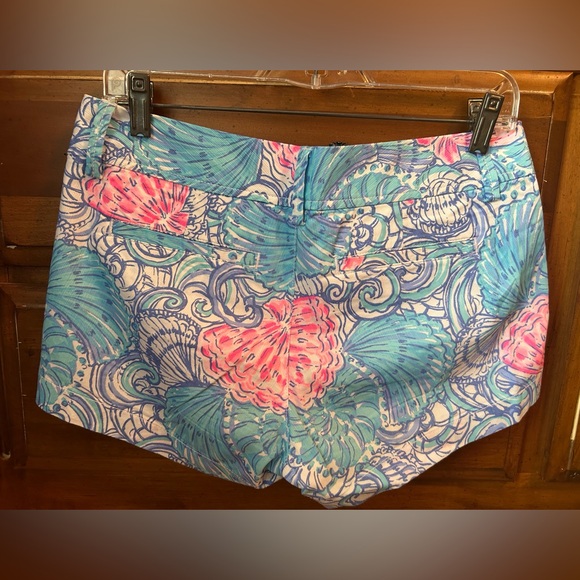 Lilly Pulitzer Blue Haven Raising Shell pattern short. - Picture 3 of 6